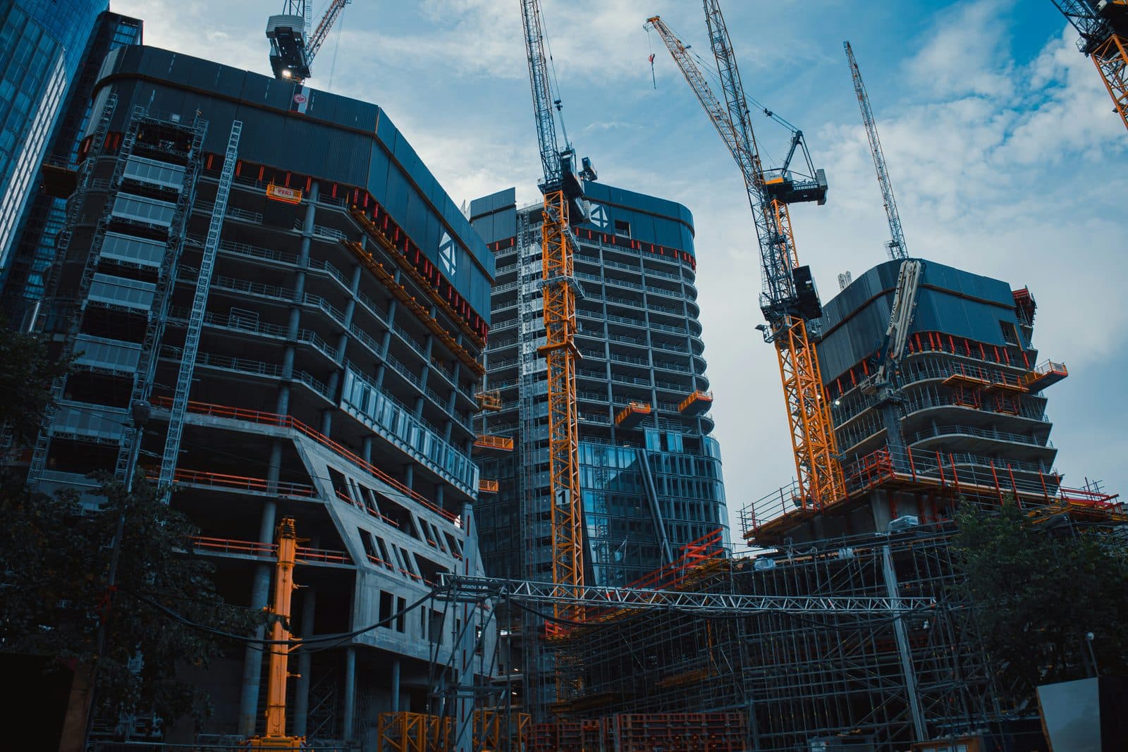 Wie findet man Bauprojekte, bevor sie öffentlich werden?
